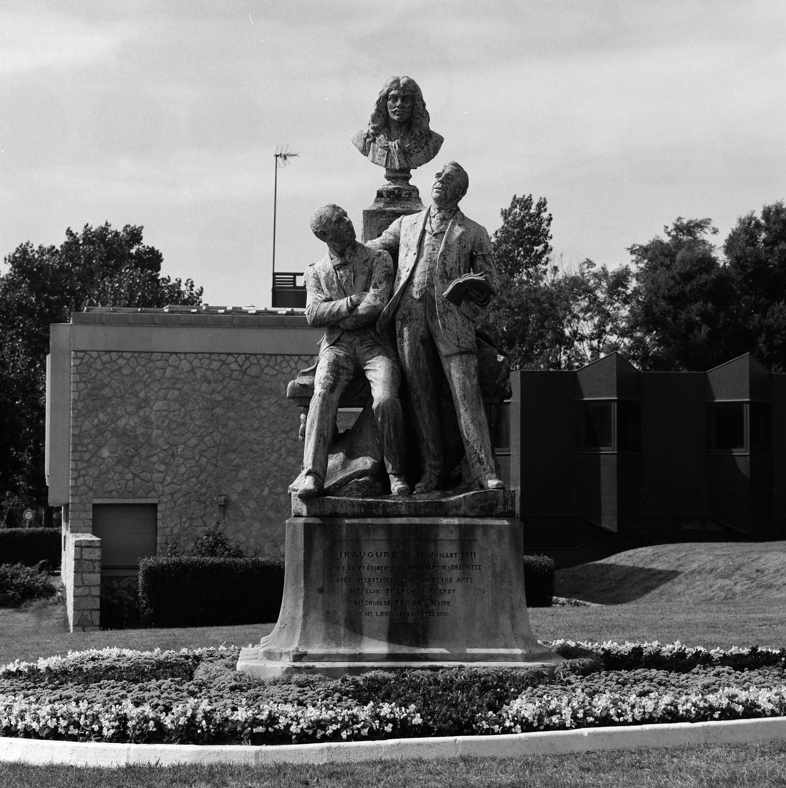 monument aux frères Coquelin de la Comédie Française