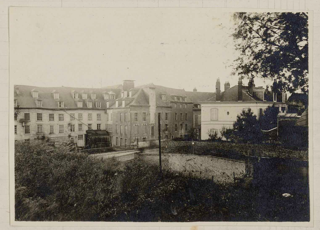 Anciens moulins de la porte de Paris, puis minoterie dite Moulins Damay, puis Grands Moulins de Péronne (détruit)