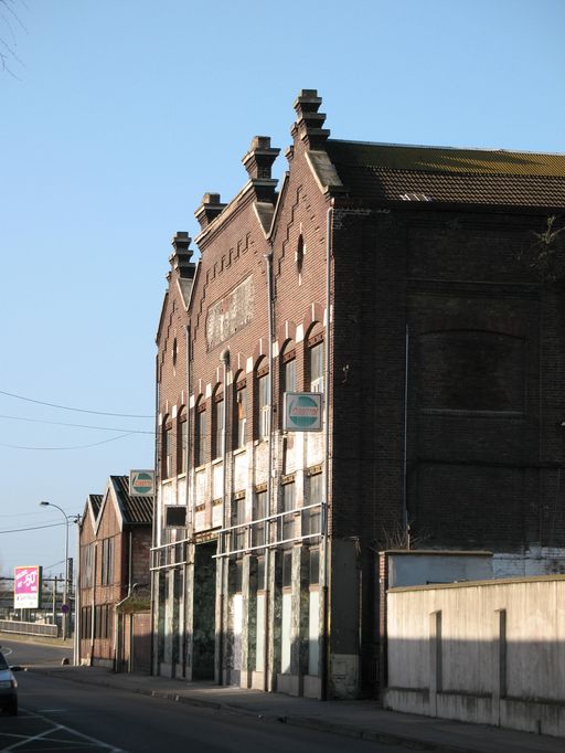 Ancienne fonderie de zinc Allary, puis usine de serrurerie (usine de coffres-forts) Fichet, puis garage de réparation automobile, puis dépôt d'autobus, puis entrepôt commercial