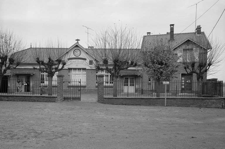 Mairie et école primaire de Caisnes