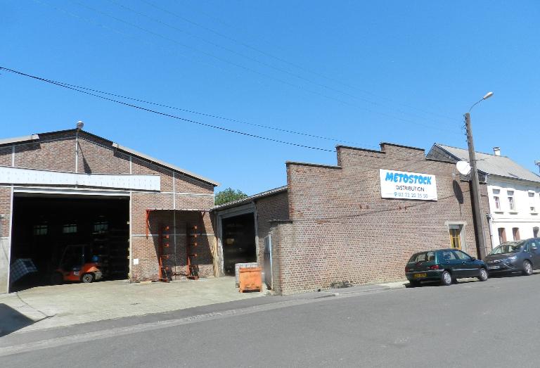 Ancienne usine de serrurerie Ozenne, puis fabrique de serrurerie Caron-Ozenne, puis Hurtel-Laignier, devenue usine d'affinage Hurelle (actuellement négoce de métaux Métostock)