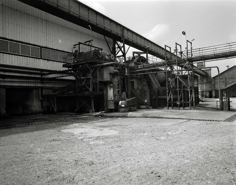 Sucrerie et distillerie, dites Cie sucrière de la Somme, puis Vuignier et Cie, puis Cie sucrière de la Somme, puis Ferdinand Beghin, puis Béghin et Cie, puis Vermandoise de sucreries, puis Sté Vermandoise Industrie