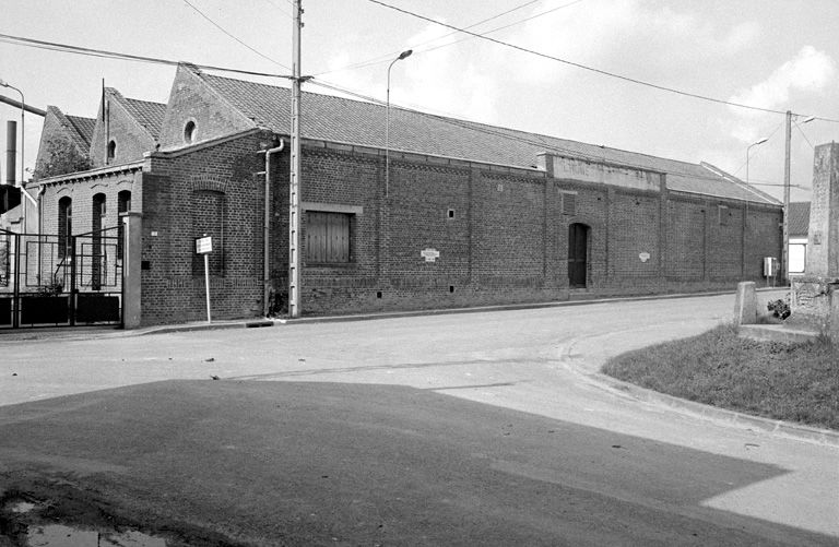 Ancienne usine de chaussures, puis usine de meubles