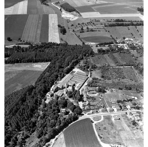 Ancienne usine de papeterie Darras, puis Horne, puis Ball et Horne, puis Maisonneuve, puis Soustre Frères, puis la Rochette Cenpa, devenue usine de ferblanterie Coltel