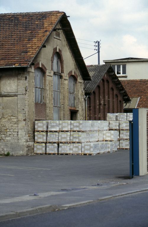 Ancienne usine de céramique Defrance, dite les Carreaux, puis Compagnie Générale de la Céramique du Bâtiment (Cerabati), puis usine de verre creux Saga Décor