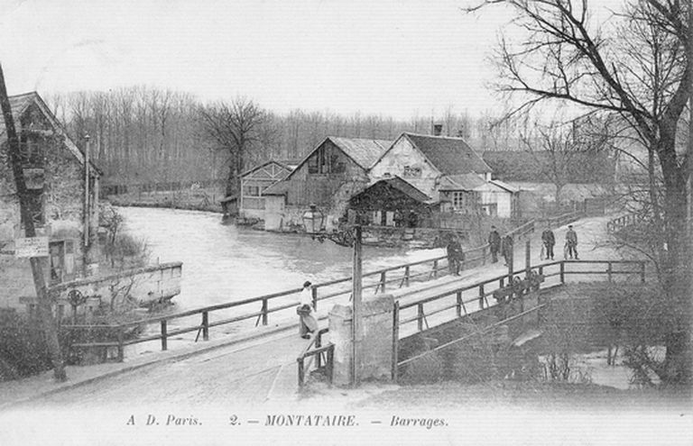 Ancien moulin à blé des Planches, actuellement usine d'instruments de mesure