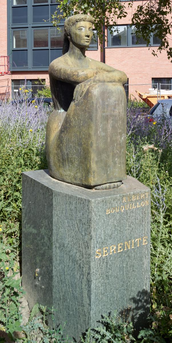 1% artistique du lycée Corot : La Sérénité, bronze de Albert Bouquillon.
