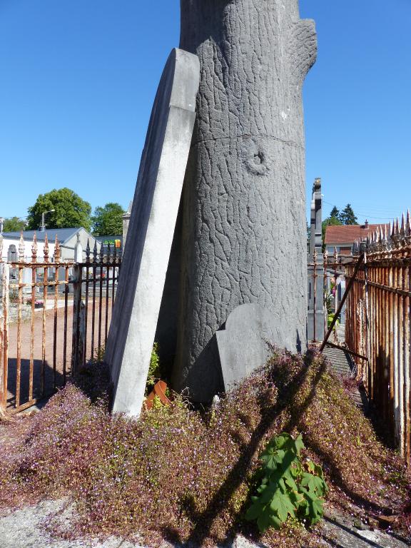 Monument funéraire des familles Dheilly-Postel, Patrice Bouchez-Dheilly et Postel