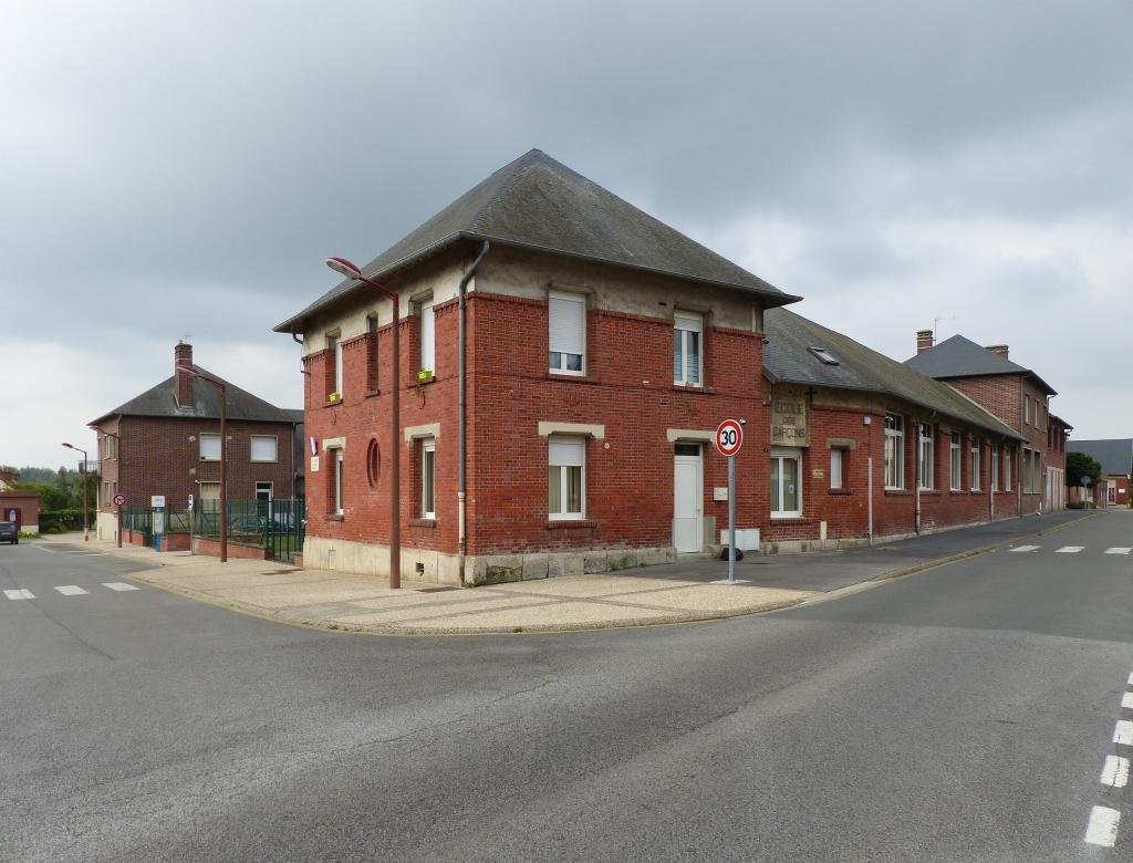 Ancien groupe scolaire de Quessy (école Henri-Decarpigny et salle Bouly)