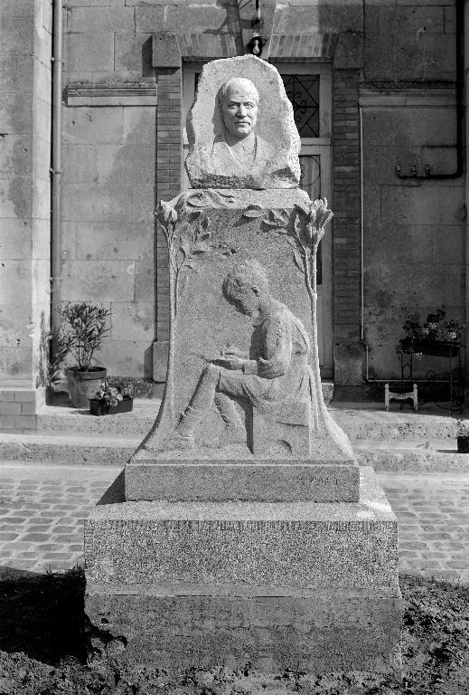 Monument commémoratif d’Émile Lupette