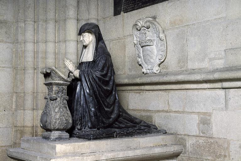 Élément du monument funéraire de l'abbesse Louise de Lorraine : priant de Louise de Lorraine, dit à tort de Gabrielle-Marie de la Rochefoucauld