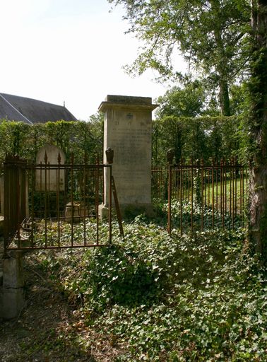 Enclos funéraire de la famille de l'architecte Jean-Baptiste Marest