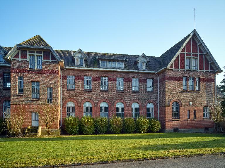 Ancien asile d'aliénés, puis hôpital psychiatrique, puis centre hospitalier spécialisé (CHS), dit établissement public de santé mentale des Flandres
