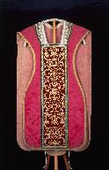 Chasuble de l'ornement rouge de l'église Saint-Étienne