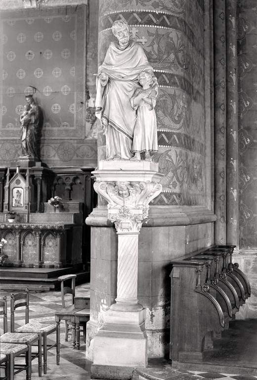 Groupes sculptés et colonnes : Éducation de la Vierge, saint Joseph et l'Enfant Jésus