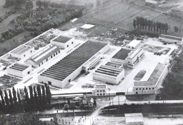 Ancienne fonderie de fonte Grange, dite Fonderies du Thérain, puis usine de construction mécanique des Ateliers de l'Atlantique, puis usine de peintures et vernis Astral-Celluco, puis Akzo-Nobel