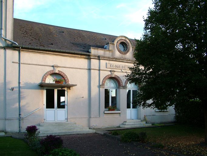 Anciennes écoles primaires de garçons et de filles et mairie de Bettencourt-Saint-Ouen