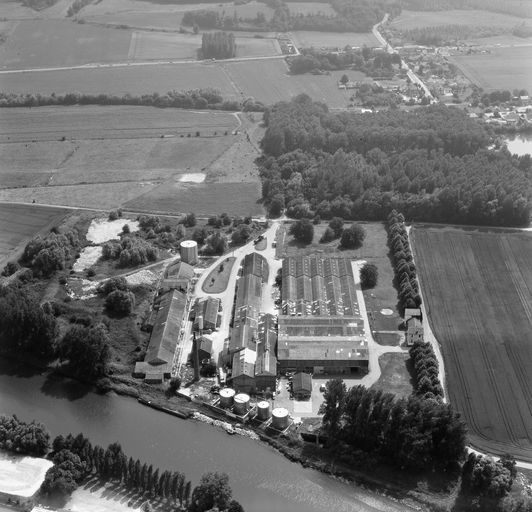 Ancienne usine de produits chimiques (usine de noir animal), dite Société des Colles et Gélatines Françaises, puis Rousselot