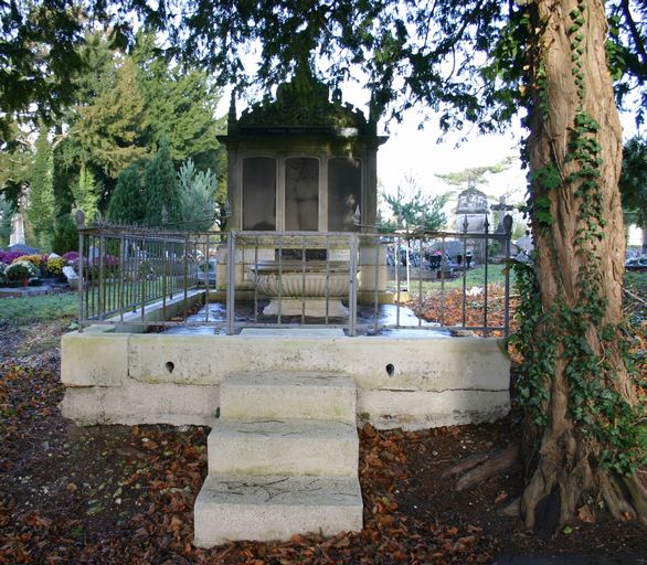 Tombeau (stèle funéraire) de la famille Madry-Chaussé