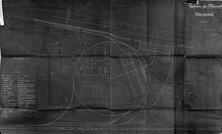 Ancienne usine de produits chimiques Fleuriet et Mohr, puis Salignat et Cie, puis sucrerie de betteraves Sucrerie Agricole de Ribécourt, puis usine d'engrais de la Société des Engrais Chimiques et Organiques (S.E.C.O.)