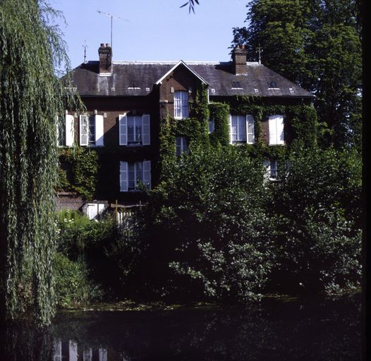 Ancien moulin à blé, puis à foulon, dits Moulin d'Achon, puis Moulin de Saint-Félix, puis brosserie Autin, devenue musée, dit Moulin-Brosserie de Saint-Félix