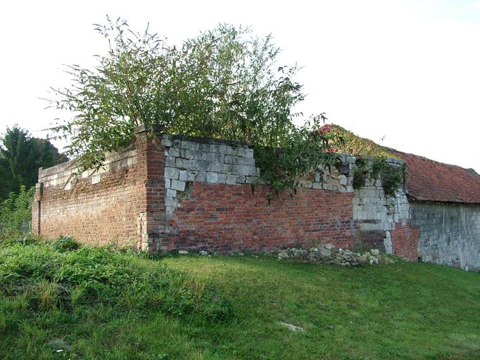 Ancien manoir des évêques d'Amiens (détruit) à Pernois