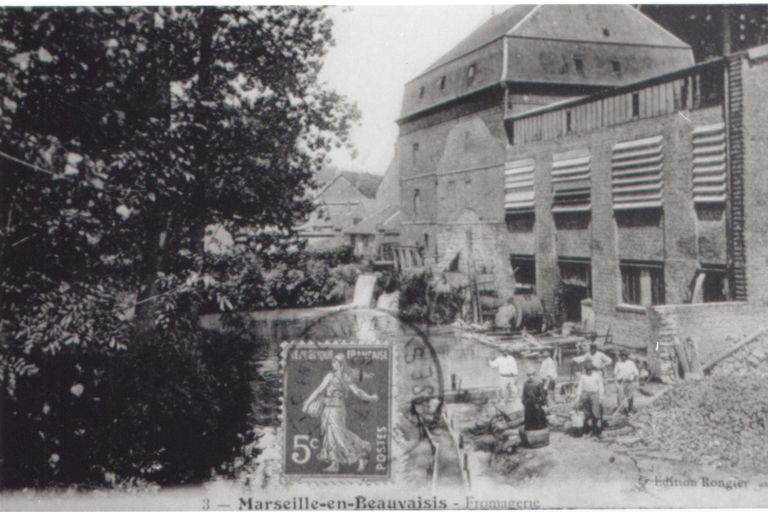 Ancien moulin à farine Toutevoye, devenu fromagerie industrielle Brand, puis Charles Gervais, puis usine de verres optiques de la Société d´optique et de lunetterie de l´Oise