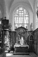 Ensemble de l'ameublement des deux chapelles latérales, dites de Saint-Sébastien et du Rosaire (lambris de demi-revêtement, degrés d'autel, autels, gradins d'autel, retables)