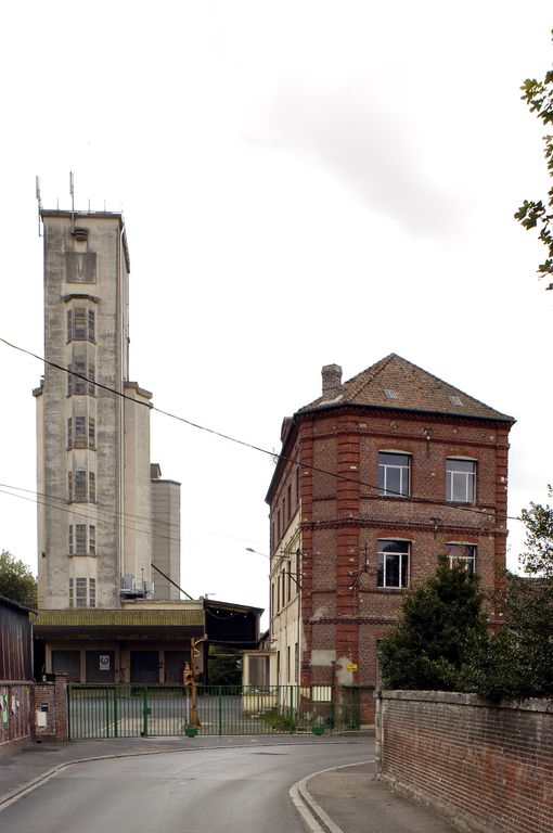 Ancienne usine de chaussures Garnier, puis Cléo, actuellement Coopérative agricole de la vallée du Thérain