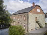 Moulins à blé, puis filature de laine peignée Caudry-Goutierre, puis Coilot-Caudry, puis Pécqueriaux-Lebrun, puis usine génératrice d'énergie, actuellement immeuble à logements et auberge et gîte du Moulin