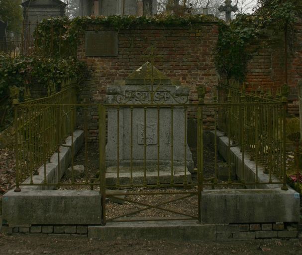 Tombeau (sarcophage) De Boutray (ancien enclos funéraire)