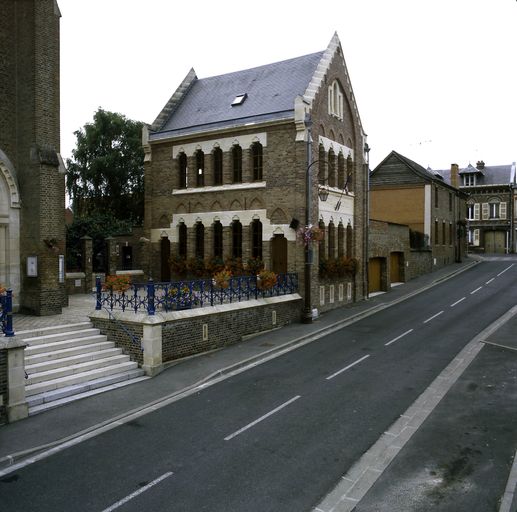 Ancienne école, puis école primaire mixte et mairie, actuellement mairie