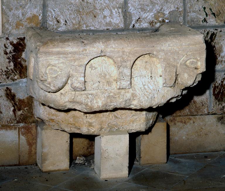 Elément de fonts baptismaux (cuve baptismale à infusion)