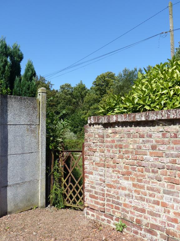 Eglise paroissiale et cimetière de Treux