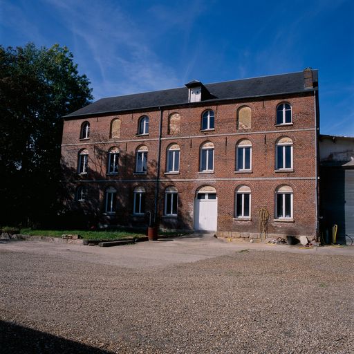 Ancien moulin à tan, dit Grand moulin de Boissy, puis Moulin Damiens, devenu usine de boissellerie Rouchausée, puis Lapierre