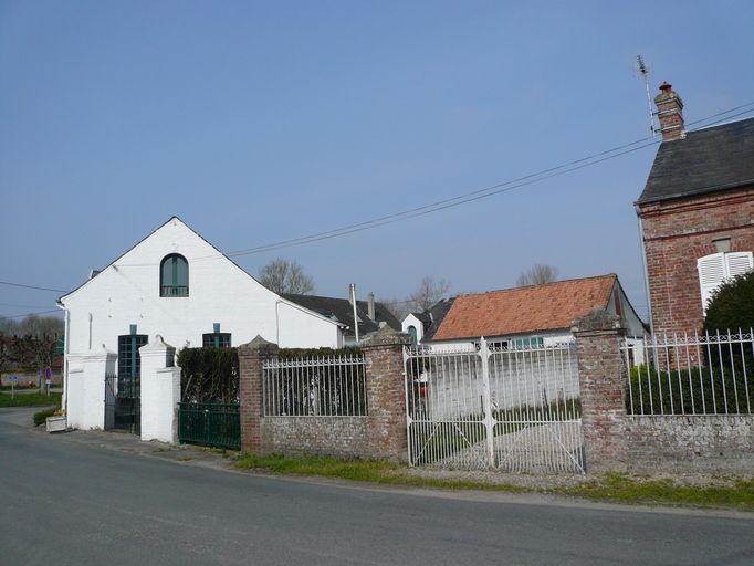 ancienne ferme et café à Favières, dit Café de la Place et Epicerie Gabert-Dezérable (restaurant La Clef des Champs)