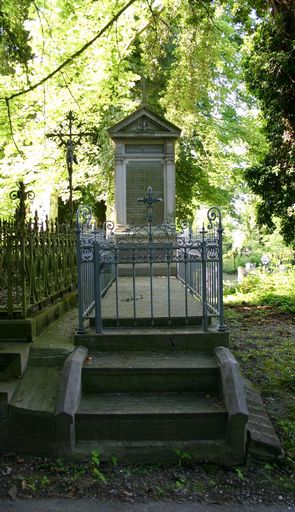 Tombeau (stèle funéraire) de la famille Dumeige-Quemerais et de la famille François-Frny