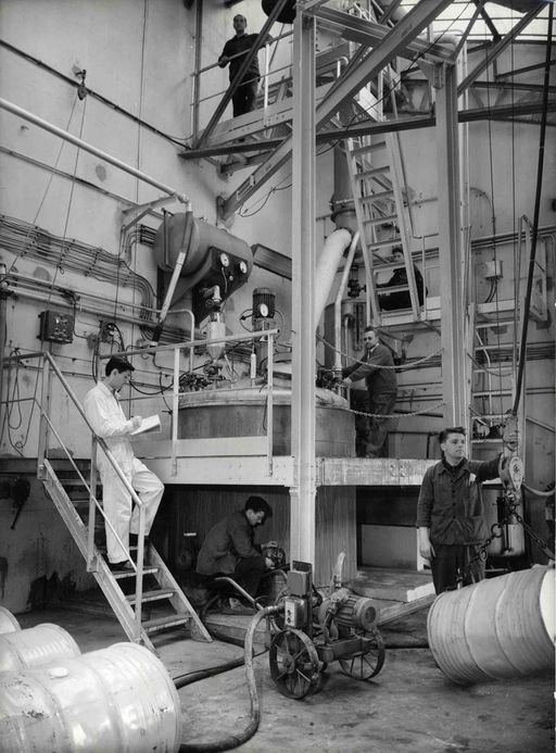 Ancienne fonderie de fonte Grange, dite Fonderies du Thérain, puis usine de construction mécanique des Ateliers de l'Atlantique, puis usine de peintures et vernis Astral-Celluco, puis Akzo-Nobel