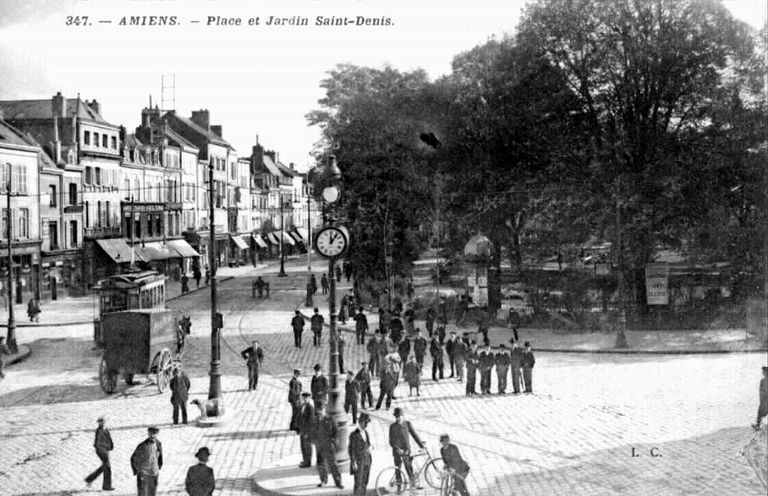 Ancien cimetière Saint-Denis d'Amiens, devenu place Saint-Denis et jardin public dit square Saint-Denis, puis place et square René-Goblet