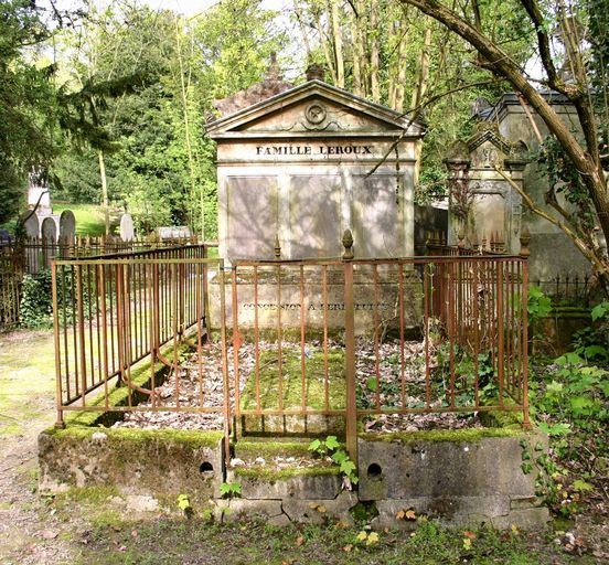 Tombeau (stèle funéraire) de la famille Leroux