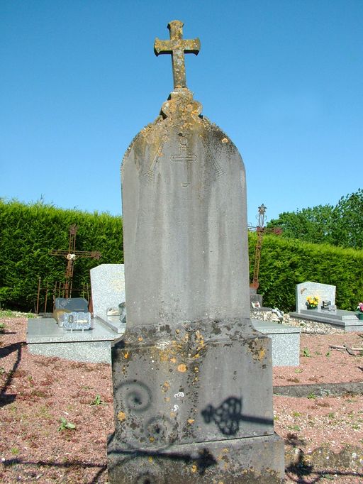 Église paroissiale de la Nativité de la Sainte-Vierge et cimetière de Surcamps