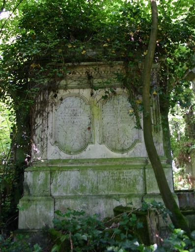 Tombeau (stèle funéraire) Véru et Catelain (ancien enclos funéraire)