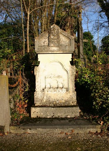 Monument sépulcral de l'architecte Amédée Maintenay