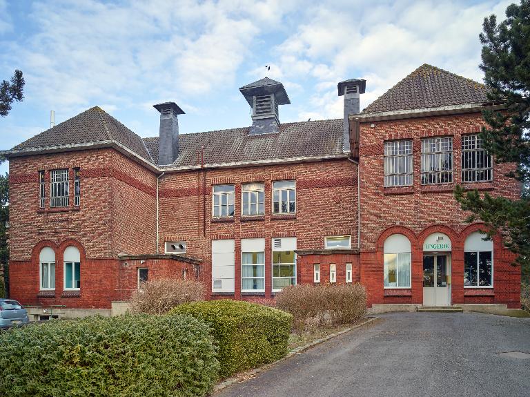 Ancien asile d'aliénés, puis hôpital psychiatrique, puis centre hospitalier spécialisé (CHS), dit établissement public de santé mentale des Flandres
