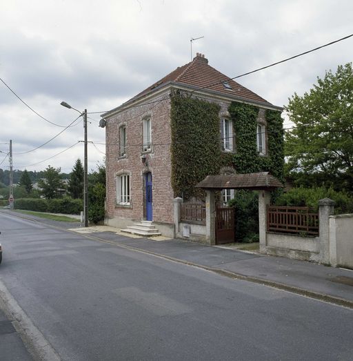 Ancienne usine de céramique Defrance, dite les Carreaux, puis Compagnie Générale de la Céramique du Bâtiment (Cerabati), puis usine de verre creux Saga Décor