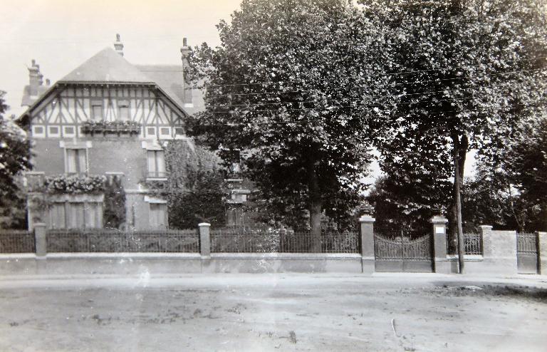 Ancienne villa Grand-Mère, devenue demeure de l'industriel Alfred Maguin, puis d'Abel Maguin, actuelle mairie de Charmes