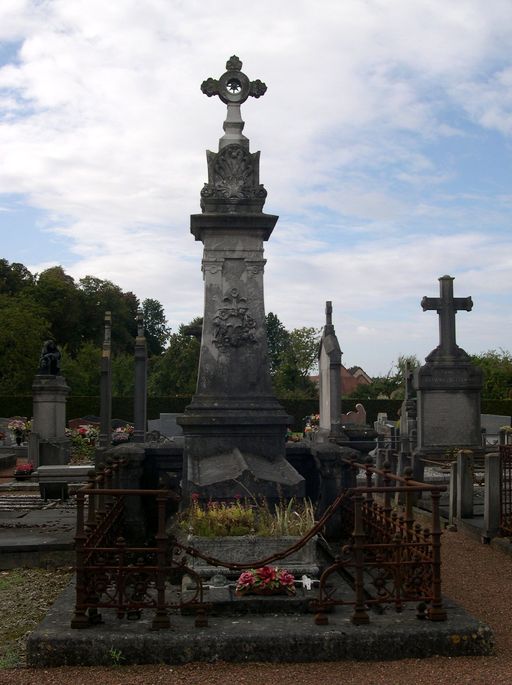Monument funéraire de la famille de l'entrepreneur Alfred Périmony-Buignet