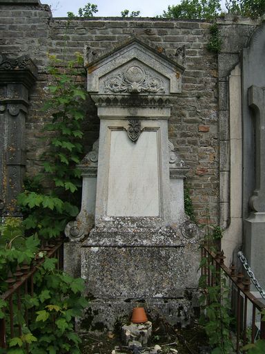 Tombeau (stèle funéraire) de la famille Mallart-Tavernier