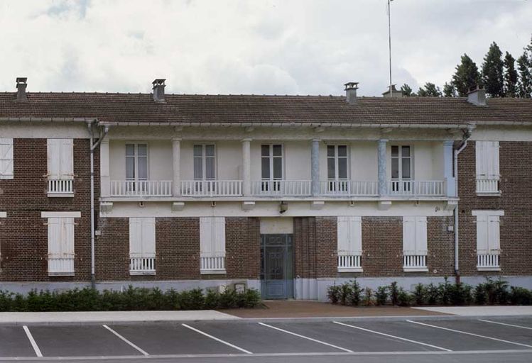 Ancien foyer logement des ouvriers célibataires des établissements Kuhlmann à Villers-Saint-Paul