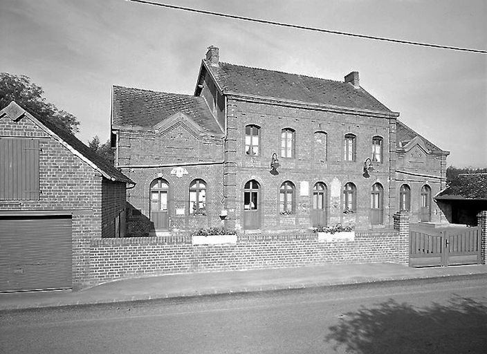 Mairie et école primaire de Besmont